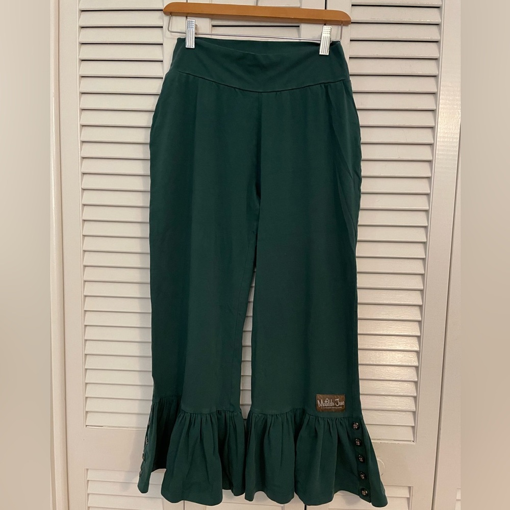Green Matilda Jane ruffle pants, M